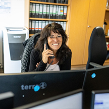 Centos Mitarbeiter am Telefon